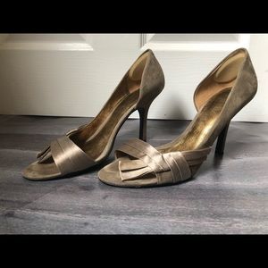 Suede and satin pumps